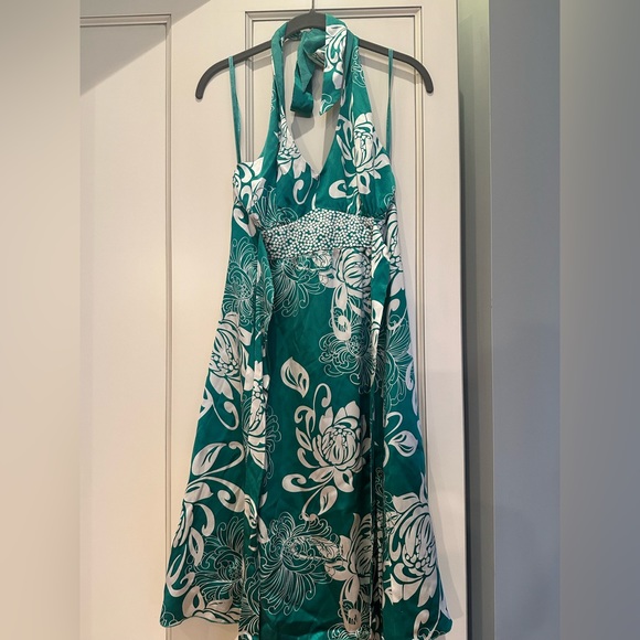 Green halter dress size small - Picture 2 of 3